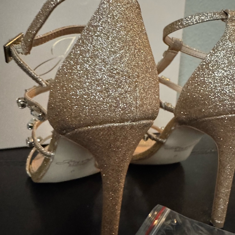 Badgley Mischka Adela Gold Strappy Heels Sz 6 - Picture 4 of 9